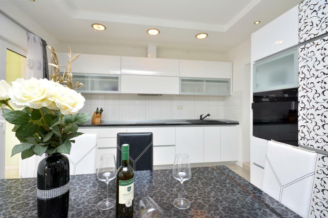 Beach Apartman Petra Подстрана Екстер'єр фото
