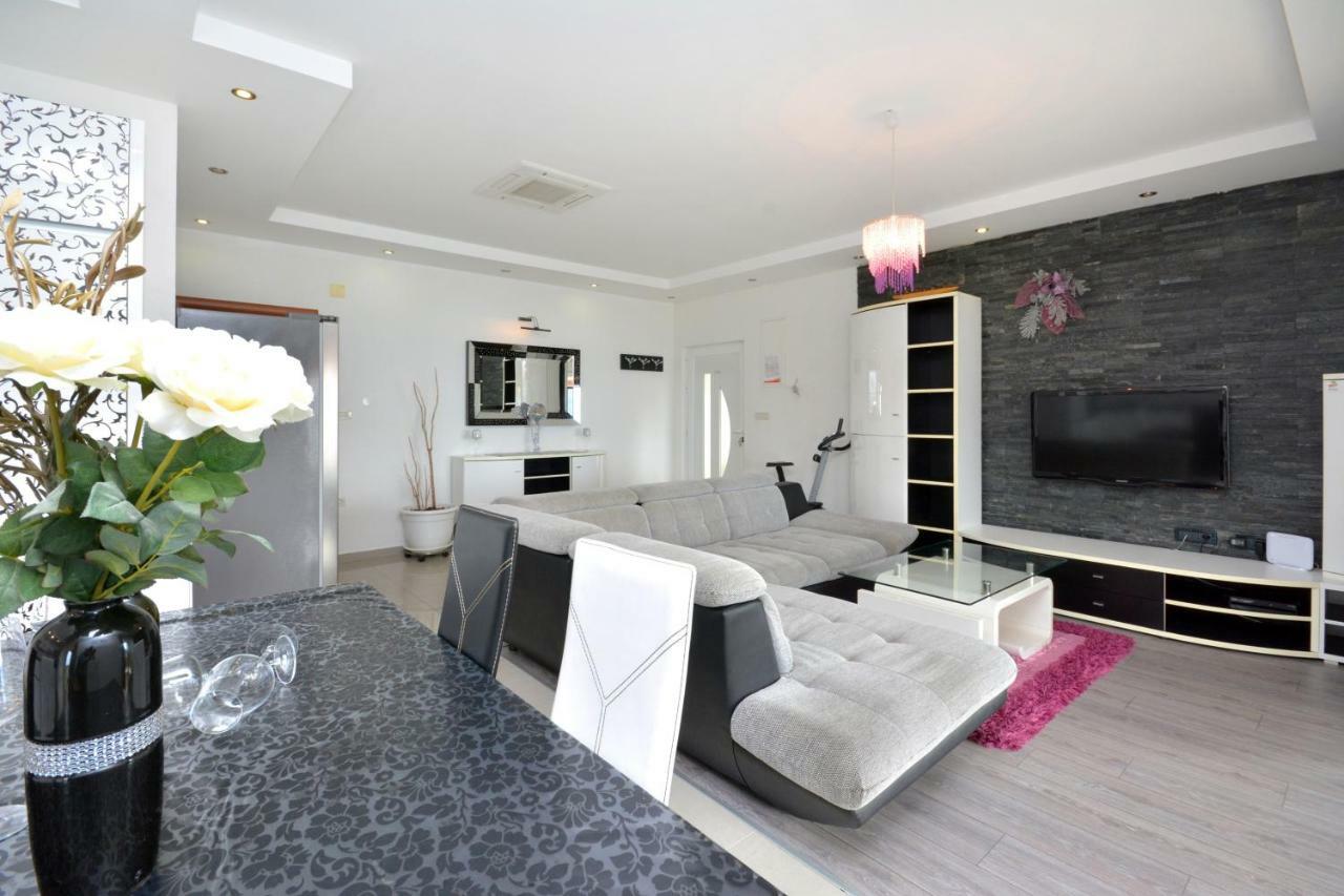 Beach Apartman Petra Подстрана Екстер'єр фото
